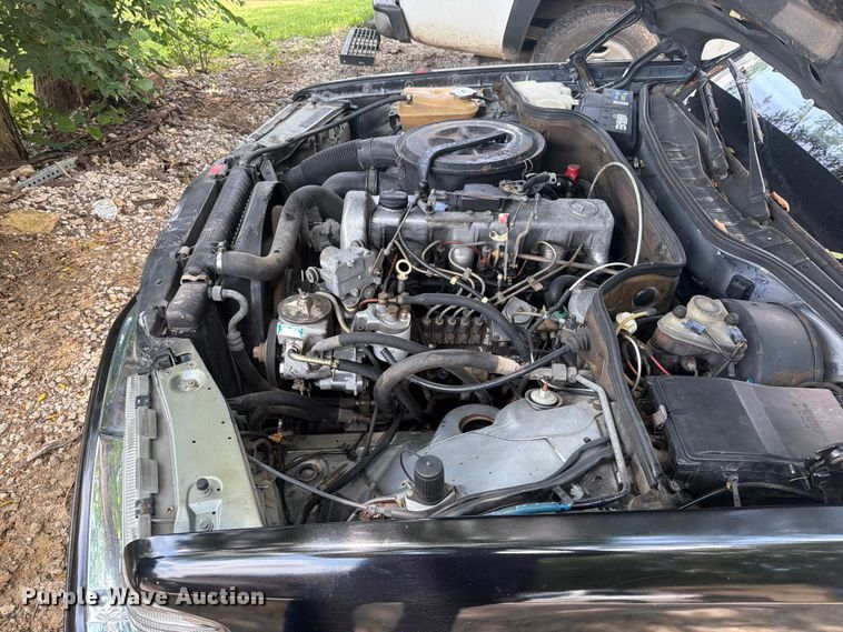 image for item EO8669 1983 Mercedes-Benz 300 