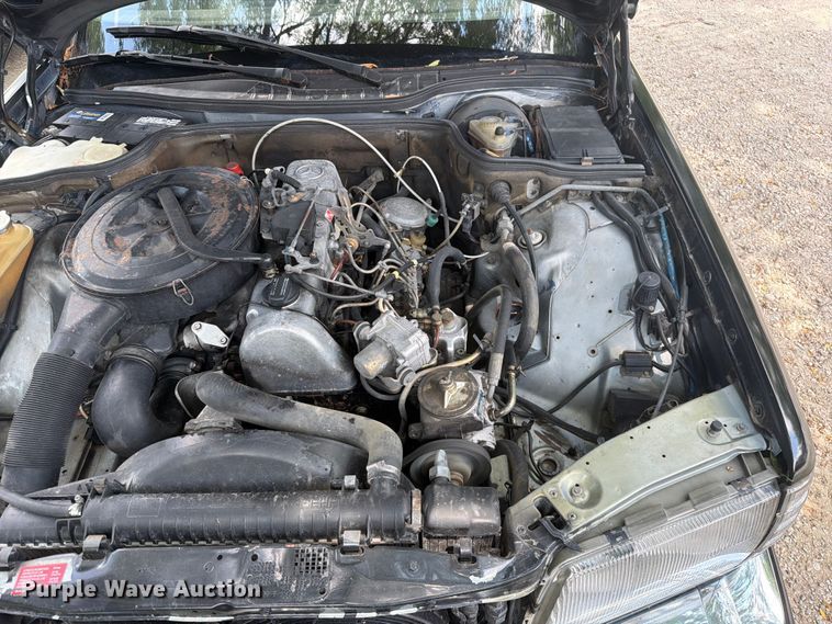 image for item EO8669 1983 Mercedes-Benz 300 