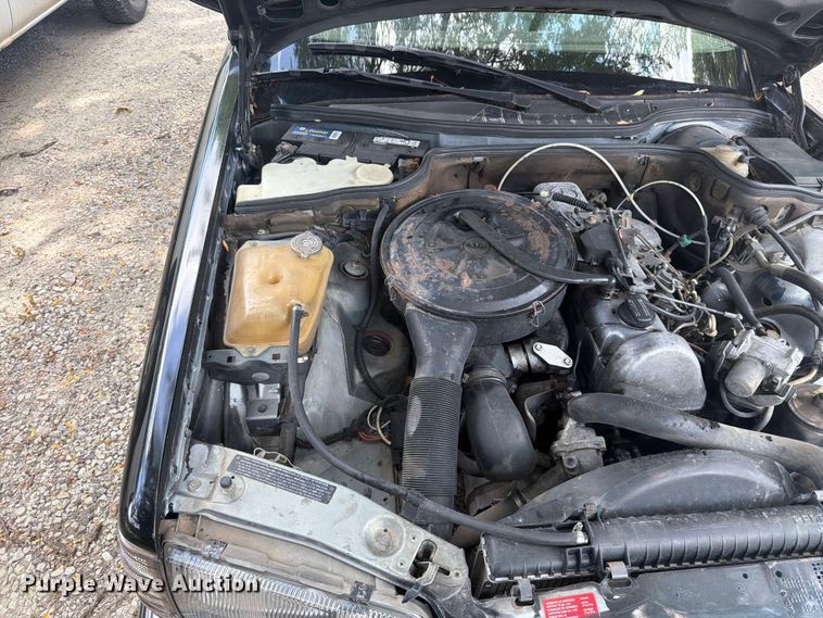 image for item EO8669 1983 Mercedes-Benz 300 