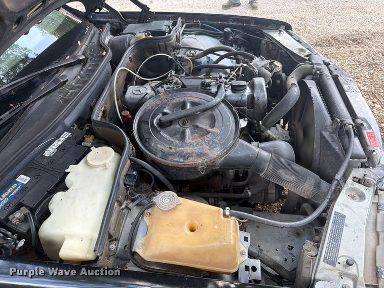 image for item EO8669 1983 Mercedes-Benz 300 