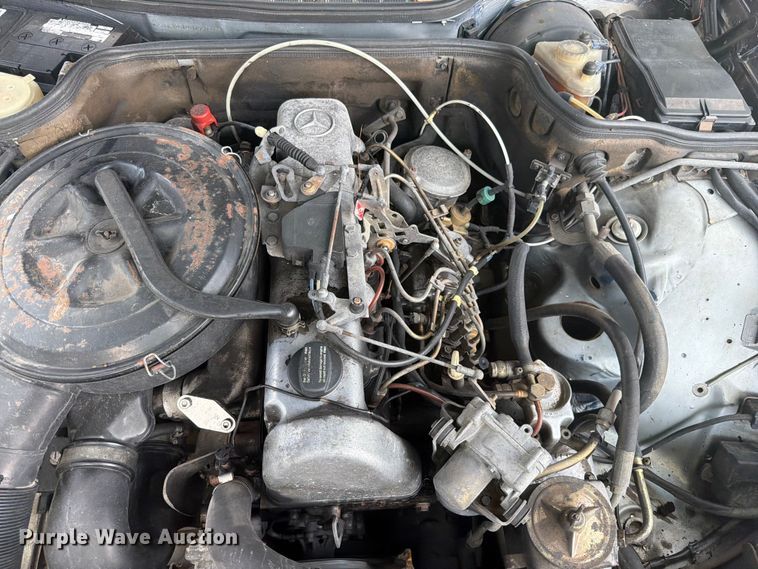 image for item EO8669 1983 Mercedes-Benz 300 
