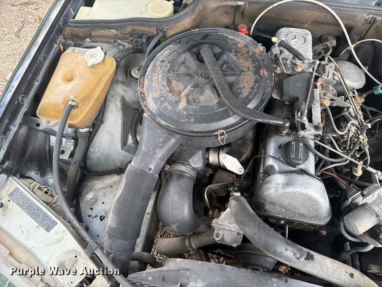 image for item EO8669 1983 Mercedes-Benz 300 