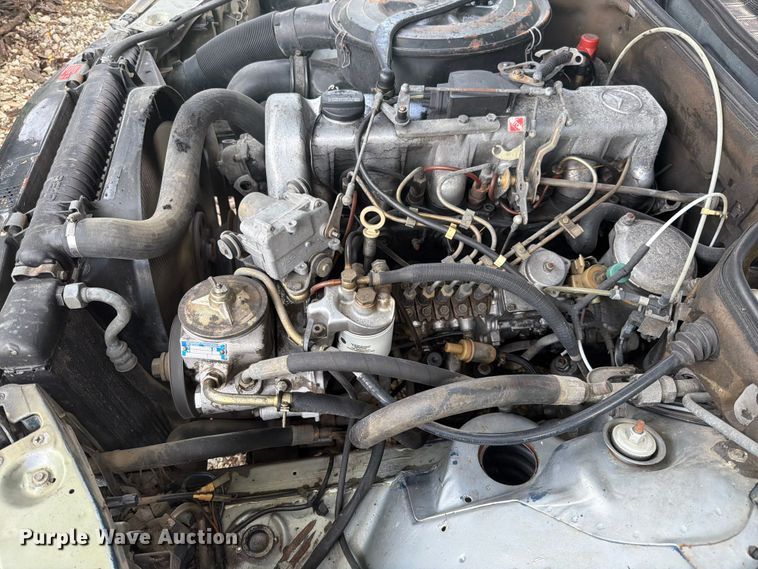 image for item EO8669 1983 Mercedes-Benz 300 