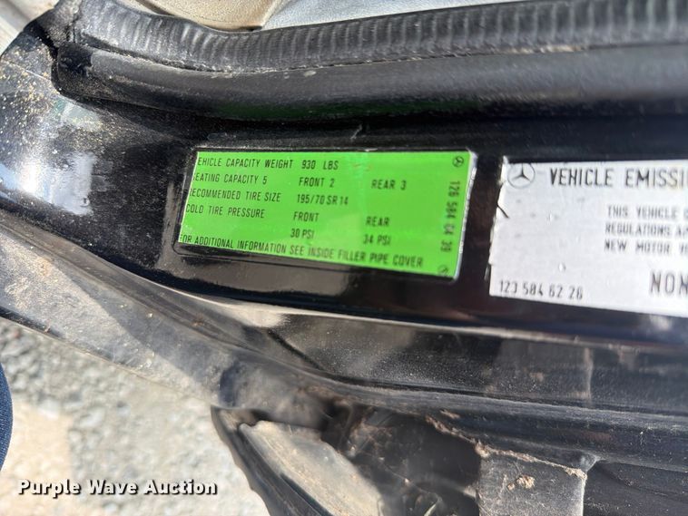 image for item EO8669 1983 Mercedes-Benz 300 