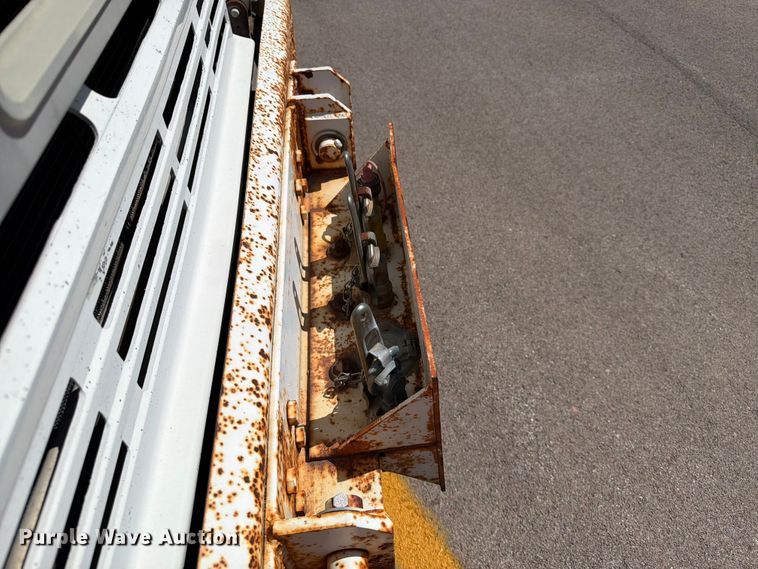 image for item ER1892 1985 GMC C7 flatbed truck