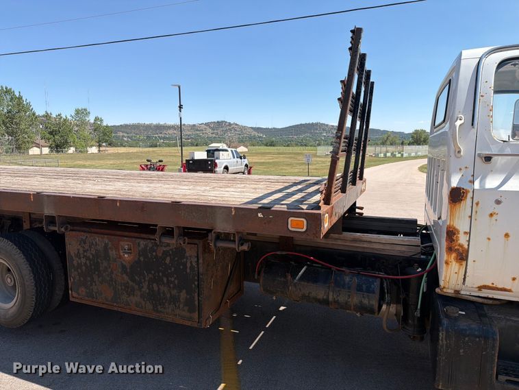 image for item ER1892 1985 GMC C7 flatbed truck