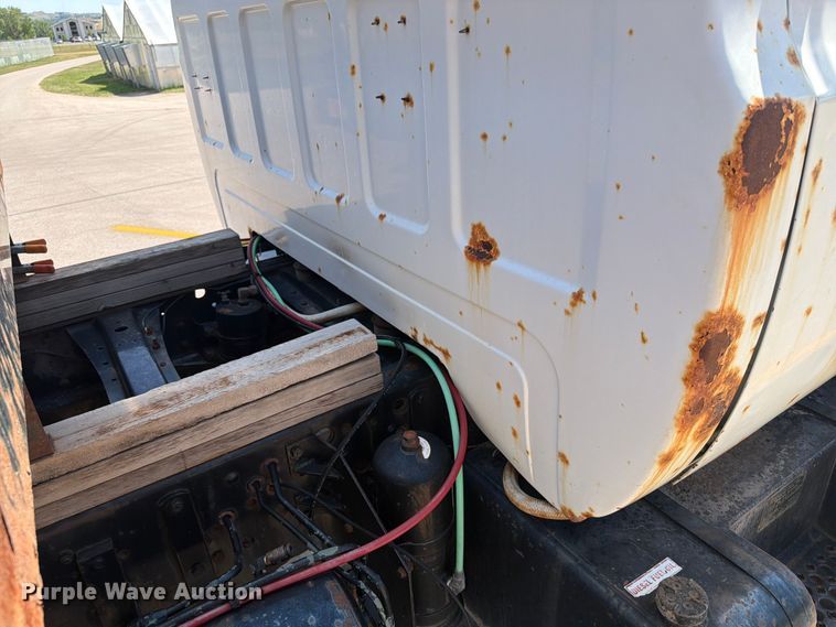 image for item ER1892 1985 GMC C7 flatbed truck