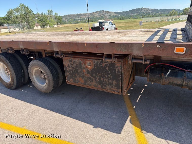 image for item ER1892 1985 GMC C7 flatbed truck