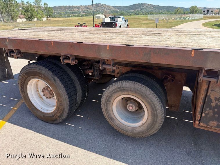 image for item ER1892 1985 GMC C7 flatbed truck