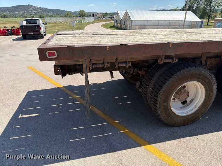 image for item ER1892 1985 GMC C7 flatbed truck