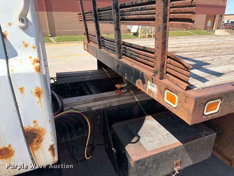 image for item ER1892 1985 GMC C7 flatbed truck