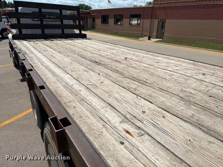 image for item ER1892 1985 GMC C7 flatbed truck