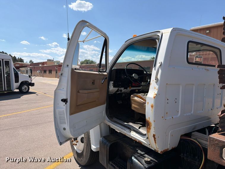 image for item ER1892 1985 GMC C7 flatbed truck