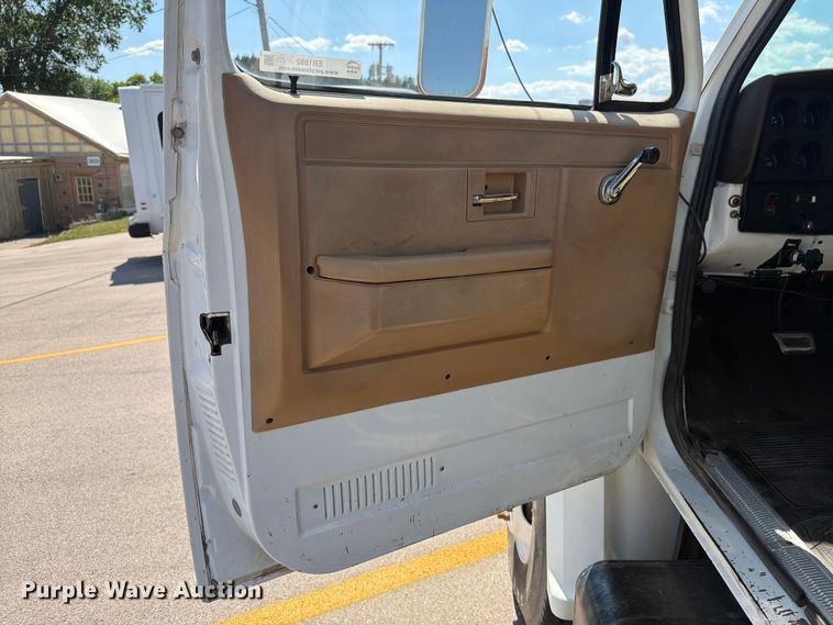 image for item ER1892 1985 GMC C7 flatbed truck