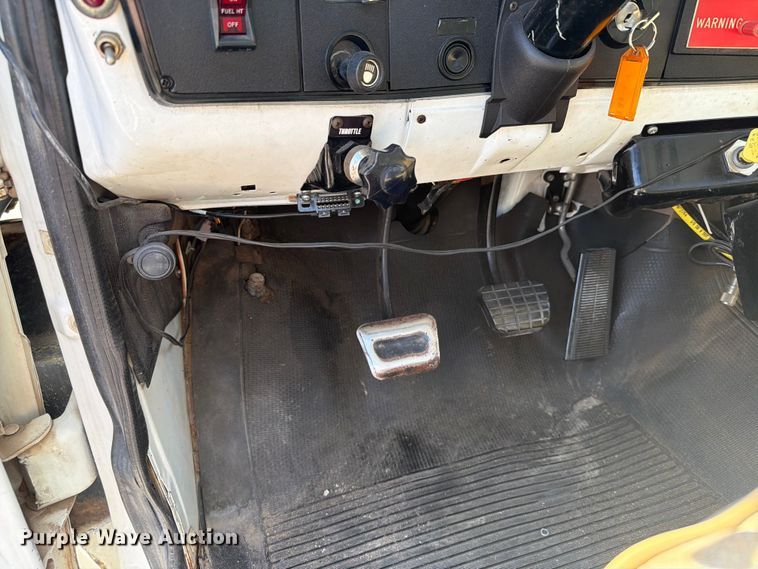 image for item ER1892 1985 GMC C7 flatbed truck