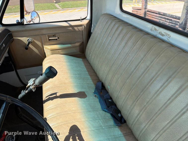 image for item ER1892 1985 GMC C7 flatbed truck