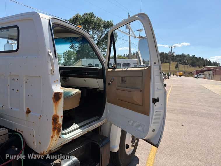 image for item ER1892 1985 GMC C7 flatbed truck