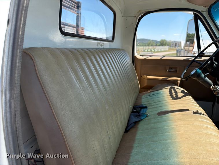 image for item ER1892 1985 GMC C7 flatbed truck