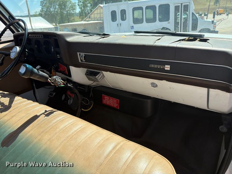 image for item ER1892 1985 GMC C7 flatbed truck