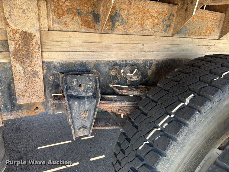 image for item ER1892 1985 GMC C7 flatbed truck