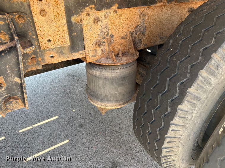 image for item ER1892 1985 GMC C7 flatbed truck