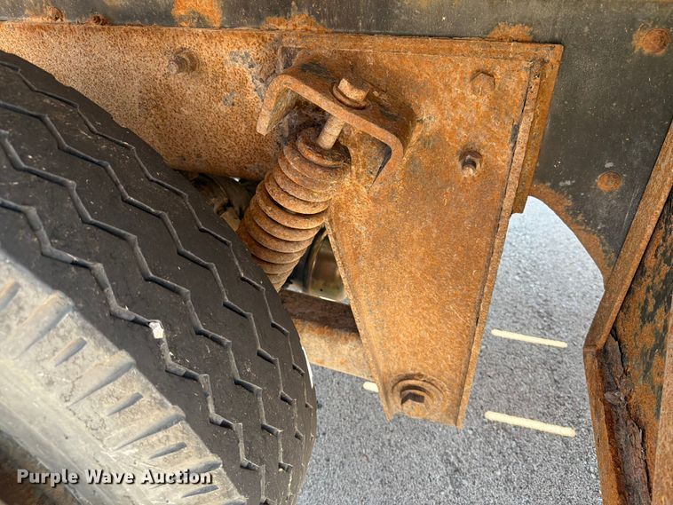 image for item ER1892 1985 GMC C7 flatbed truck