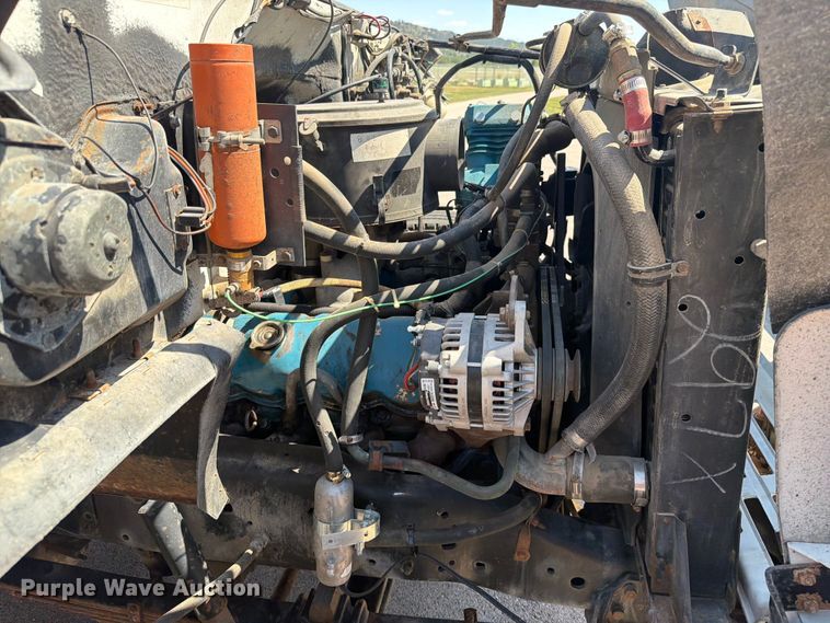 image for item ER1892 1985 GMC C7 flatbed truck
