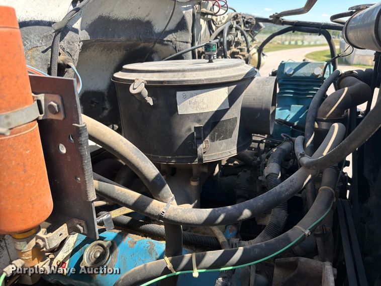 image for item ER1892 1985 GMC C7 flatbed truck