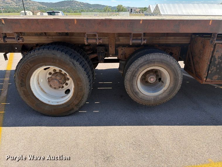 image for item ER1892 1985 GMC C7 flatbed truck