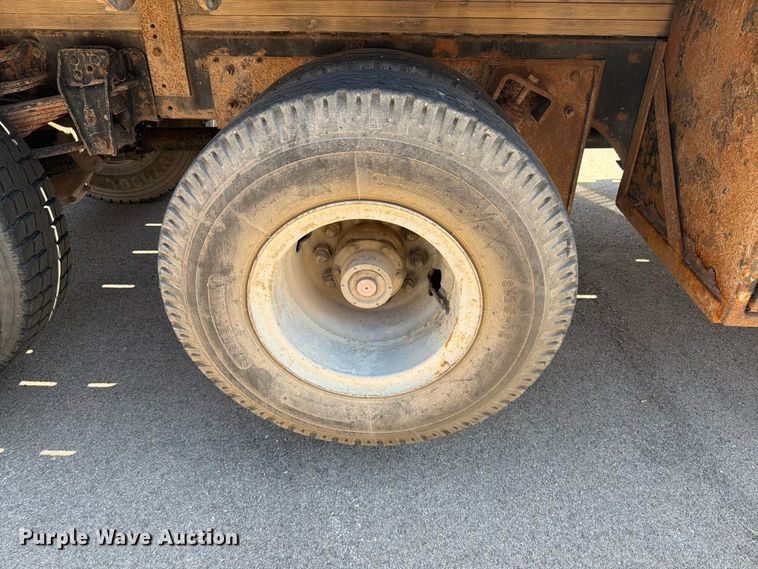 image for item ER1892 1985 GMC C7 flatbed truck