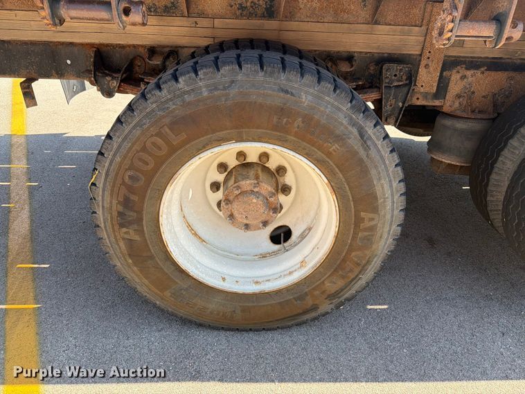 image for item ER1892 1985 GMC C7 flatbed truck