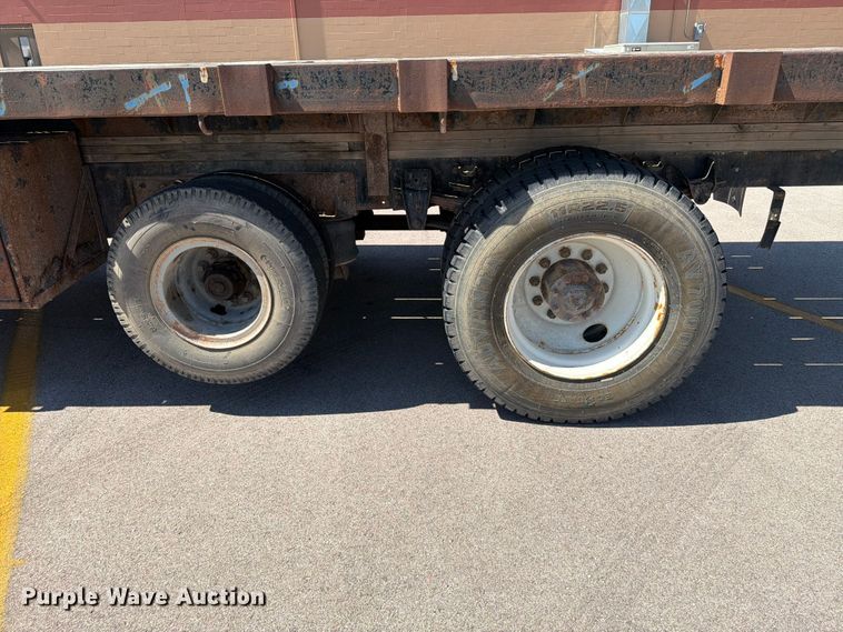 image for item ER1892 1985 GMC C7 flatbed truck