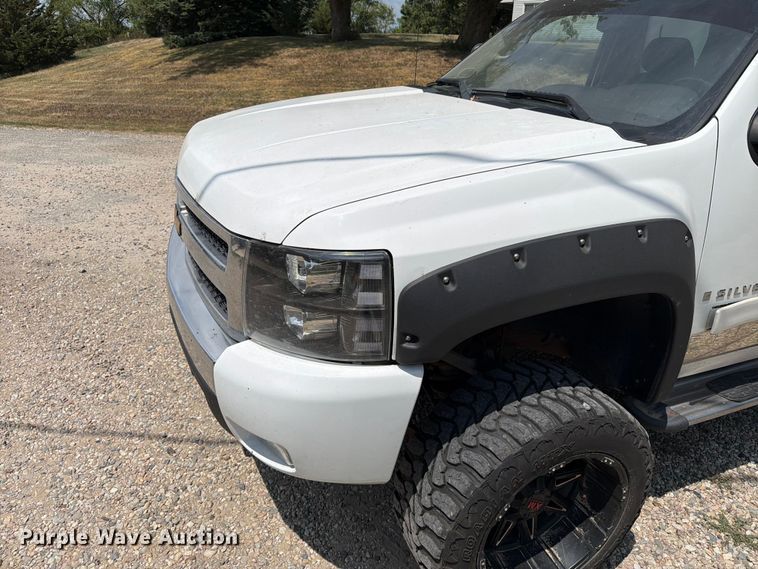 image for item ER1898 2008 Chevrolet Silverado 1500 Crew Cab pickup truck