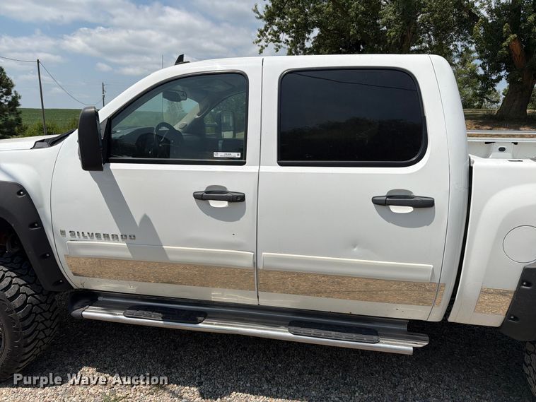image for item ER1898 2008 Chevrolet Silverado 1500 Crew Cab pickup truck