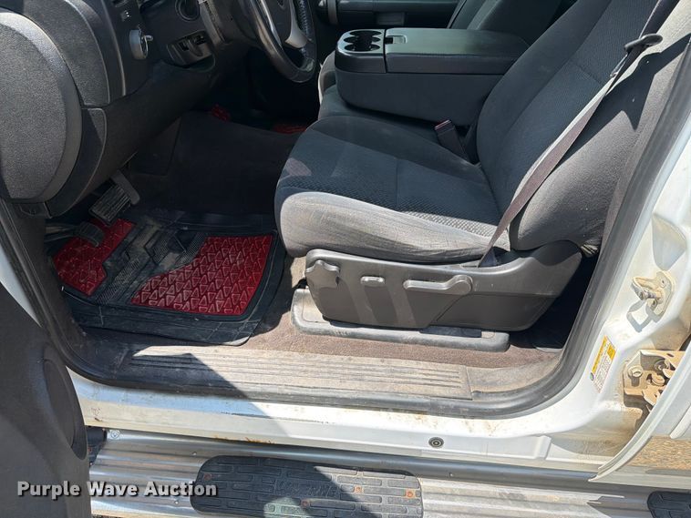 image for item ER1898 2008 Chevrolet Silverado 1500 Crew Cab pickup truck