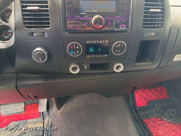 image for item ER1898 2008 Chevrolet Silverado 1500 Crew Cab pickup truck