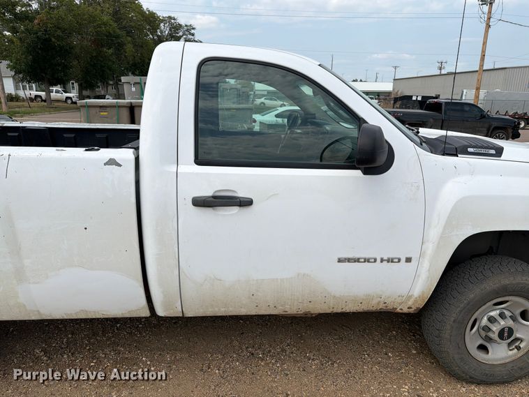 image for item ER1903 2007 Chevrolet Silverado 2500HD pickup truck