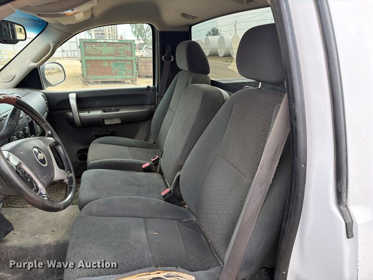 image for item ER1903 2007 Chevrolet Silverado 2500HD pickup truck