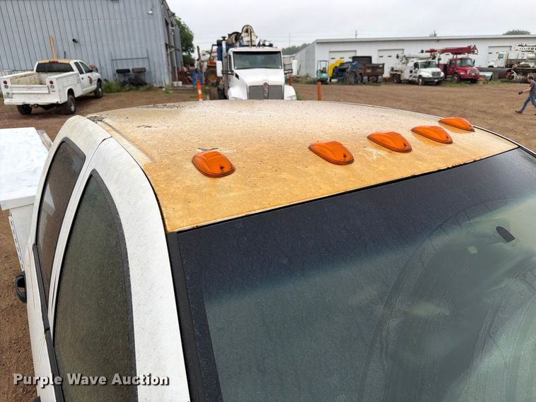 image for item ER1905 2003 Dodge Ram 3500 Ext. Cab utility bed pickup truck