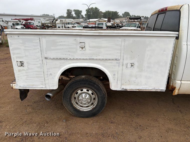 image for item ER1905 2003 Dodge Ram 3500 Ext. Cab utility bed pickup truck