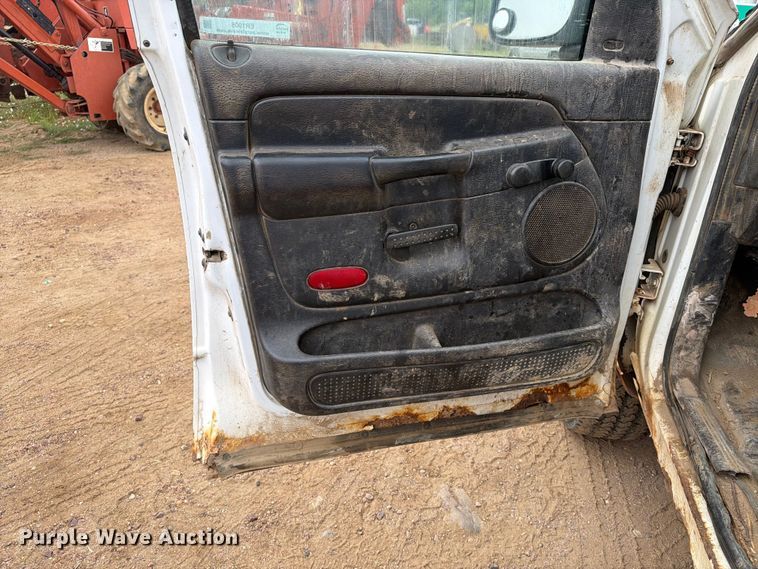 image for item ER1905 2003 Dodge Ram 3500 Ext. Cab utility bed pickup truck
