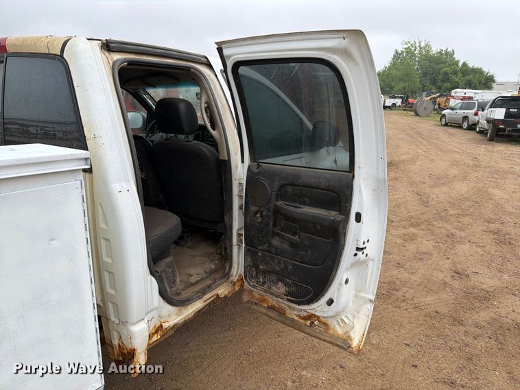 image for item ER1905 2003 Dodge Ram 3500 Ext. Cab utility bed pickup truck