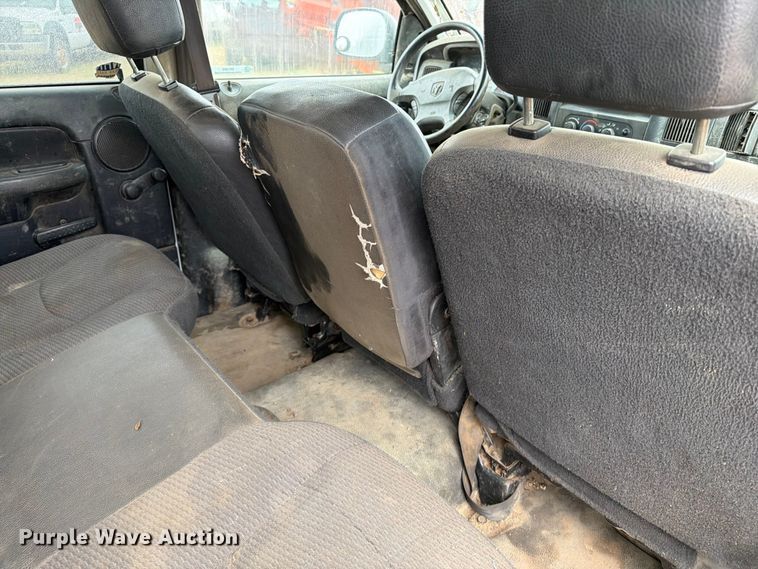 image for item ER1905 2003 Dodge Ram 3500 Ext. Cab utility bed pickup truck