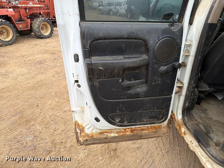image for item ER1905 2003 Dodge Ram 3500 Ext. Cab utility bed pickup truck