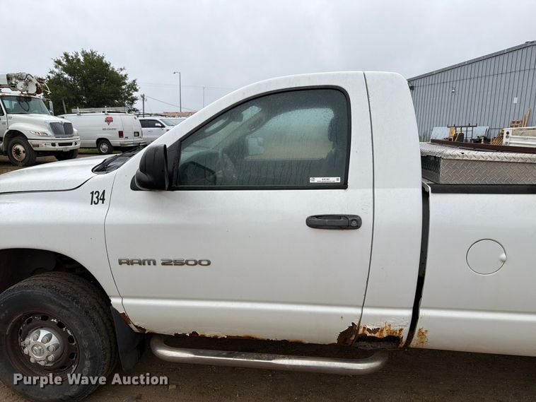 image for item ER1907 2005 Dodge Ram 2500 pickup truck