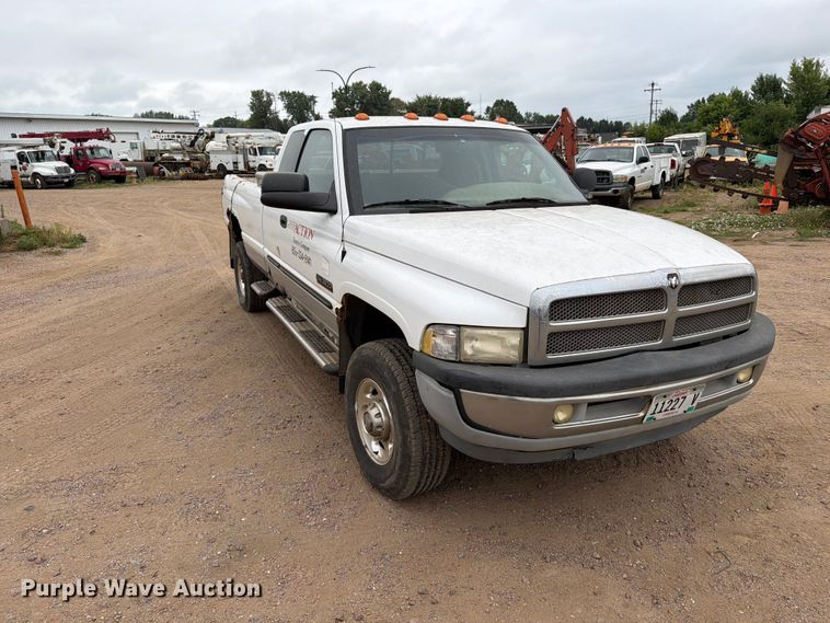 image for item ER1908 2001 Dodge Ram 2500 Ext. Cab pickup truck