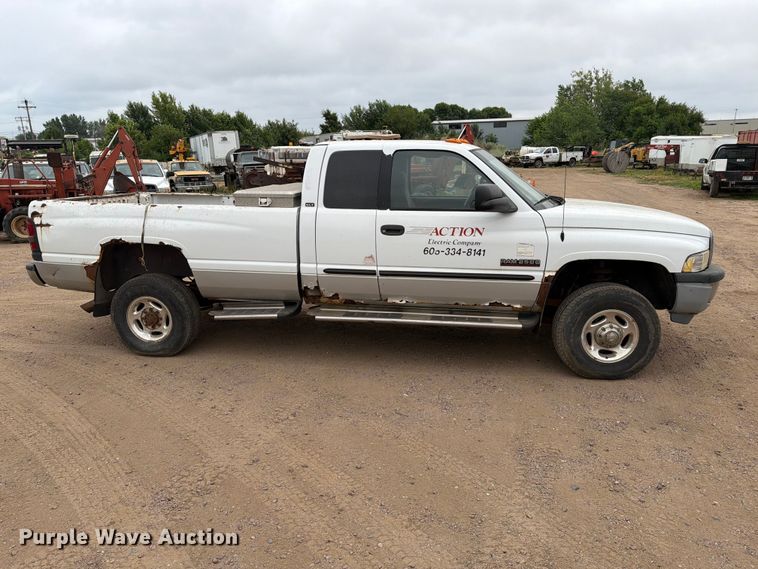 image for item ER1908 2001 Dodge Ram 2500 Ext. Cab pickup truck