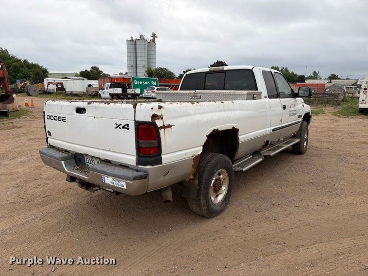 image for item ER1908 2001 Dodge Ram 2500 Ext. Cab pickup truck