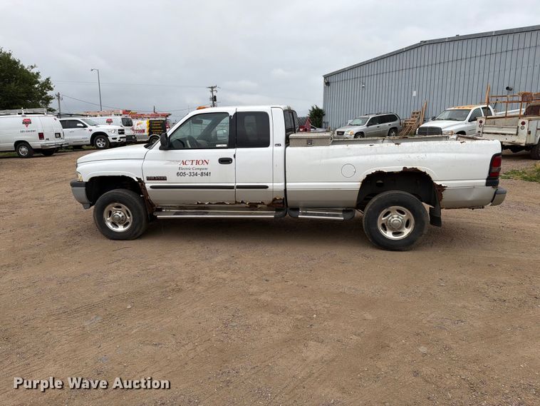 image for item ER1908 2001 Dodge Ram 2500 Ext. Cab pickup truck