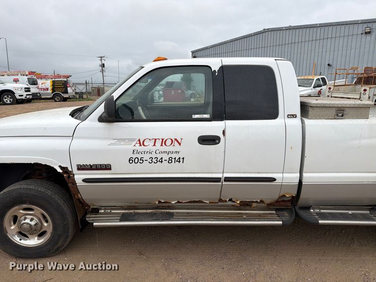image for item ER1908 2001 Dodge Ram 2500 Ext. Cab pickup truck